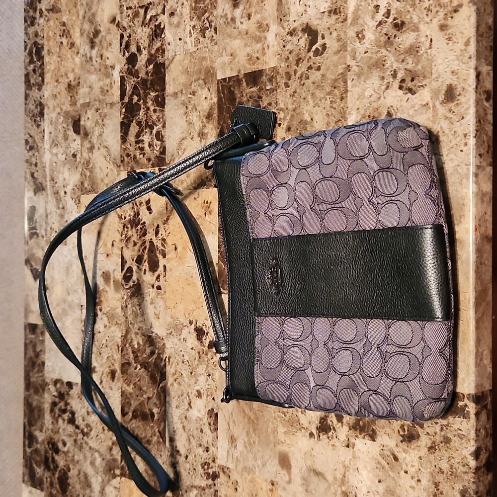 Coach Kitt Messenger crossbody bag With Wristlet